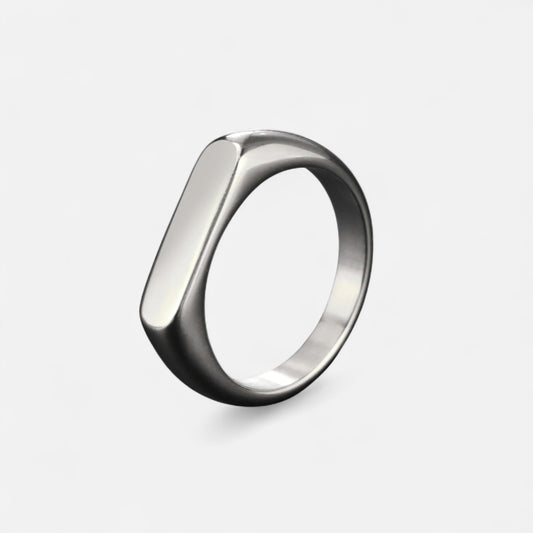 Emiela | Bague Chevalière Minimaliste en Acier Inoxydable – Élégance Discrète, Symbolisme Intemporel